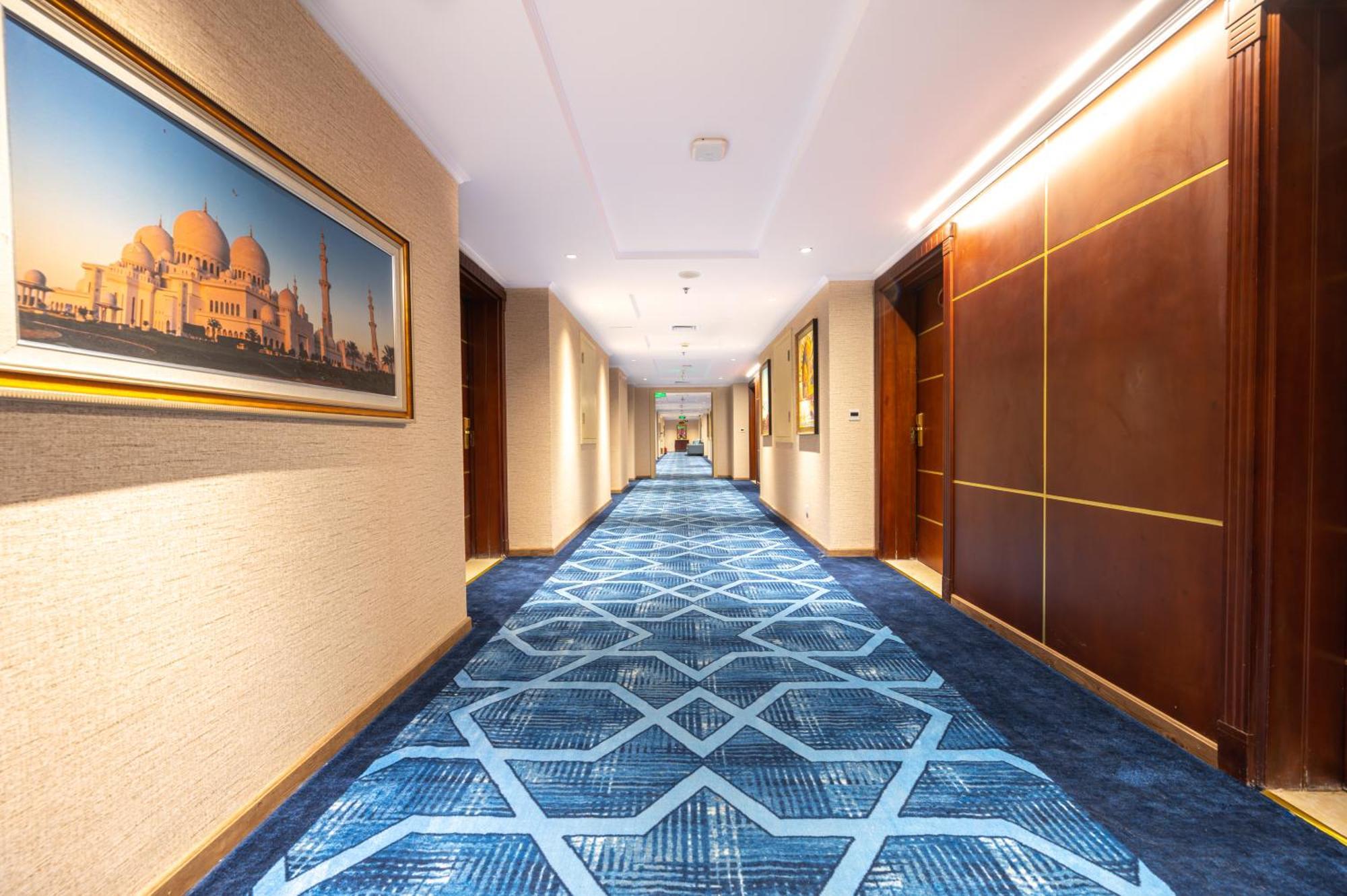 Shaza Regency Plaza Al Madinah Hotel Medina Exterior foto A corridor at the Taj Mahal Palace