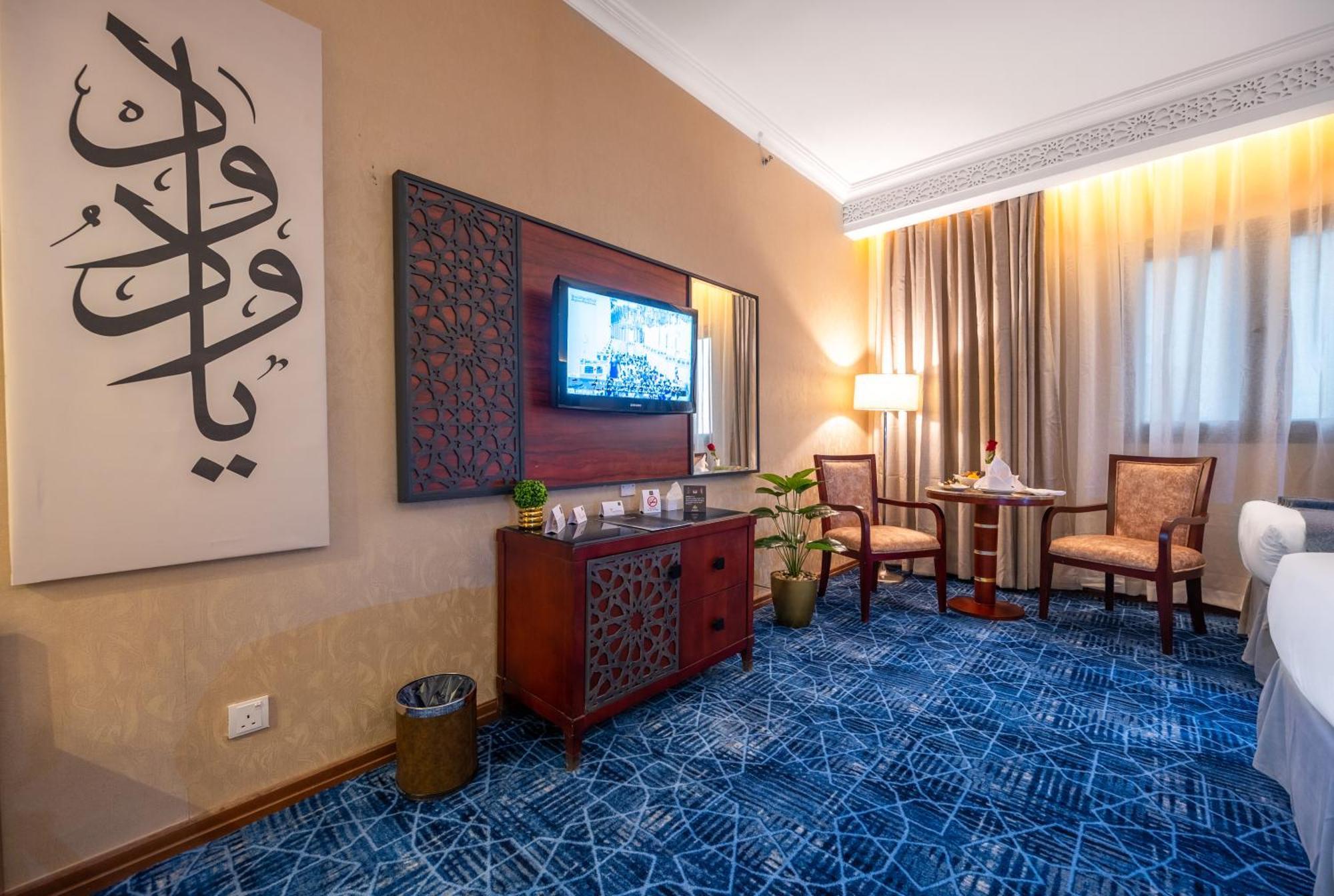 Shaza Regency Plaza Al Madinah Hotel Medina Exterior foto A room at the hotel
