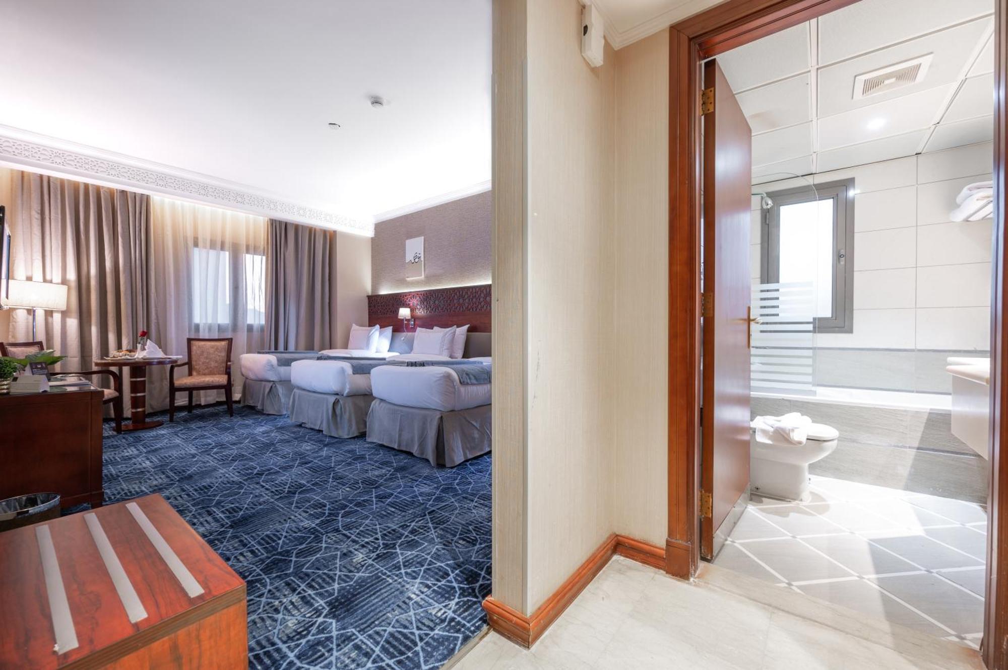 Shaza Regency Plaza Al Madinah Hotel Medina Exterior foto A room at the hotel