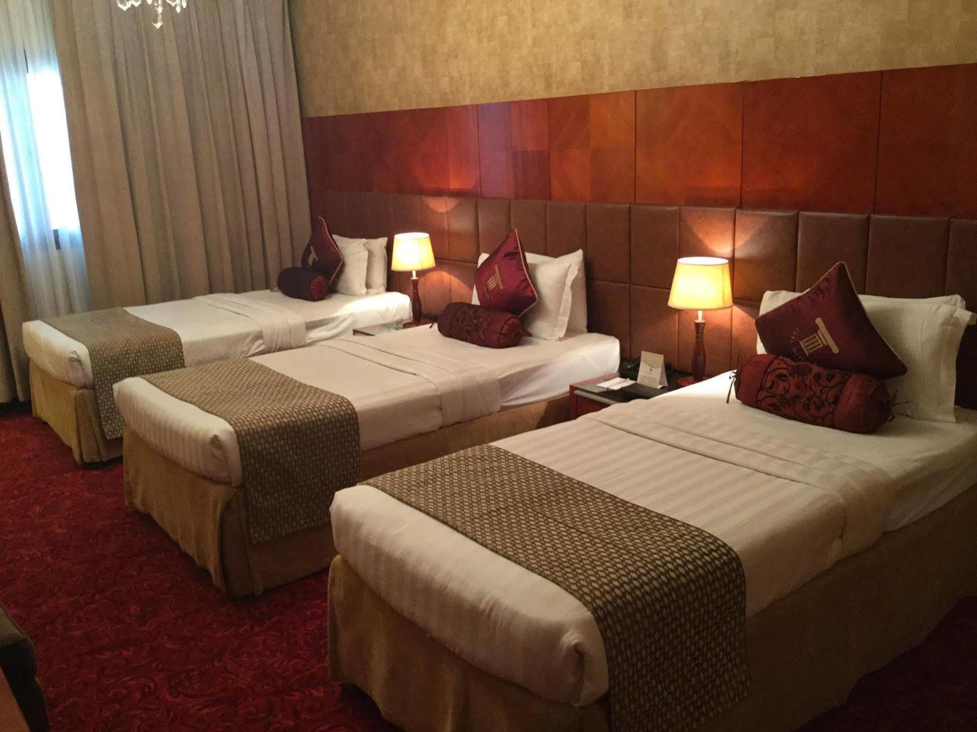 Shaza Regency Plaza Al Madinah Hotel Medina Exterior foto A room at the hotel