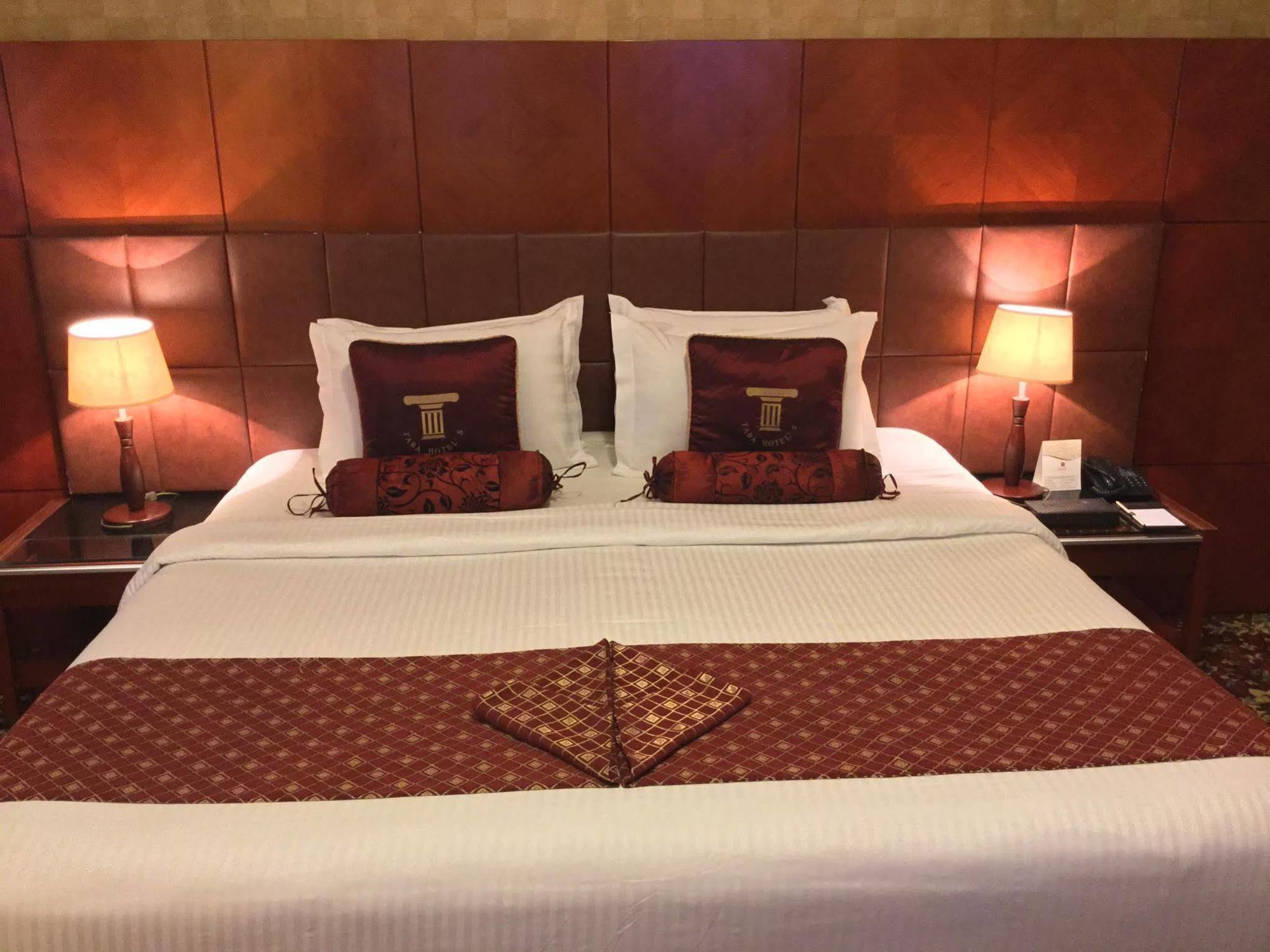 Shaza Regency Plaza Al Madinah Hotel Medina Exterior foto A bedroom at the hotel